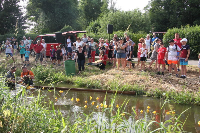 3 – Zieleinlauf Entenrennen.JPG