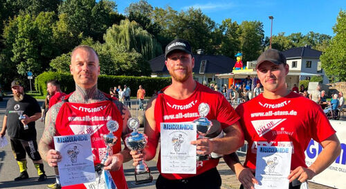 Kitzscheraner Strongmen beim Sachsencup (v.l.):  Felix Reintelseder (4. Platz gesamt, 2. Platz bis 105 kg), Max Tomisch (2. Platz gesamt, 1. Platz bis 105 kg), Claudius Hahn (8. Platz gesamt)