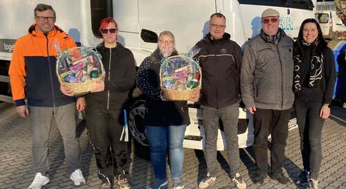 Die Stadt Kitzscher, hier in Vertretung von Herrn Baaske, Amtsleiter im Haupt-, Ordnungs- und Sozialamt (li.), und Frau Voigtsberger, stellv. Leiterin Kita Wirbelwind (re.) sagen herzlich Danke an alle Beteiligten