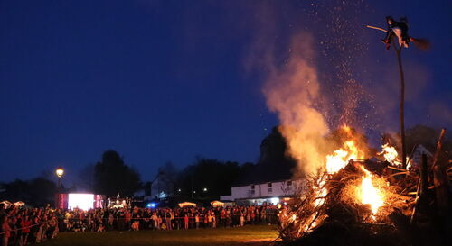 Walpurgisnacht in Kitzscher lockt viele Gäste auf den Festplatz