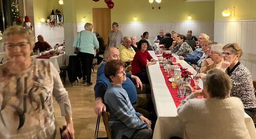 Die Seniorinnen und Senioren in der Gastst&auml;tte Thierbach