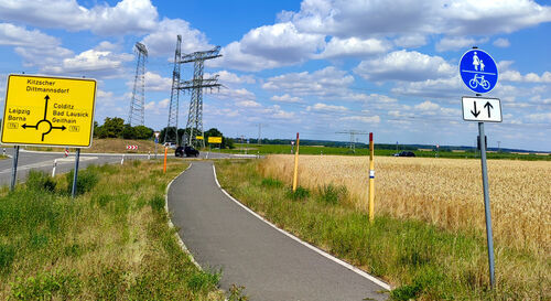 Nach dem Kreisverkehr am Abzweig Kitzscher beginnt der Radwegebau