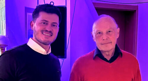 Wolfgang Niemann (re.) erhielt die Ehrenplakette des LSB vom Gesch&auml;ftsf&uuml;hrer des Kreissportbundes LL, Rene Schober