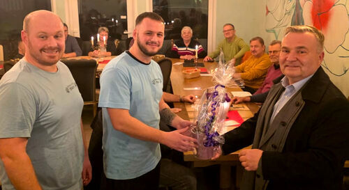 Symbolfoto: Gl&uuml;ckw&uuml;nsche zur Er&ouml;ffnung