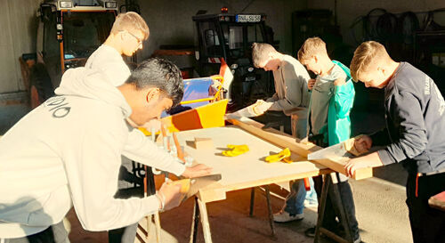 Werken im Bauhof &ndash; B&auml;nkebau f&uuml;r den Schulhof