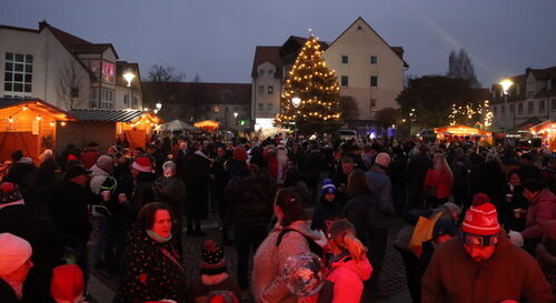 Weihnachtliche Stimmung auf dem Marktplatz