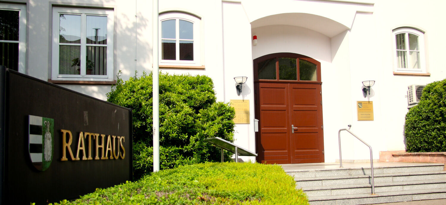 Symbolbild 3: Rathaus-Eingang