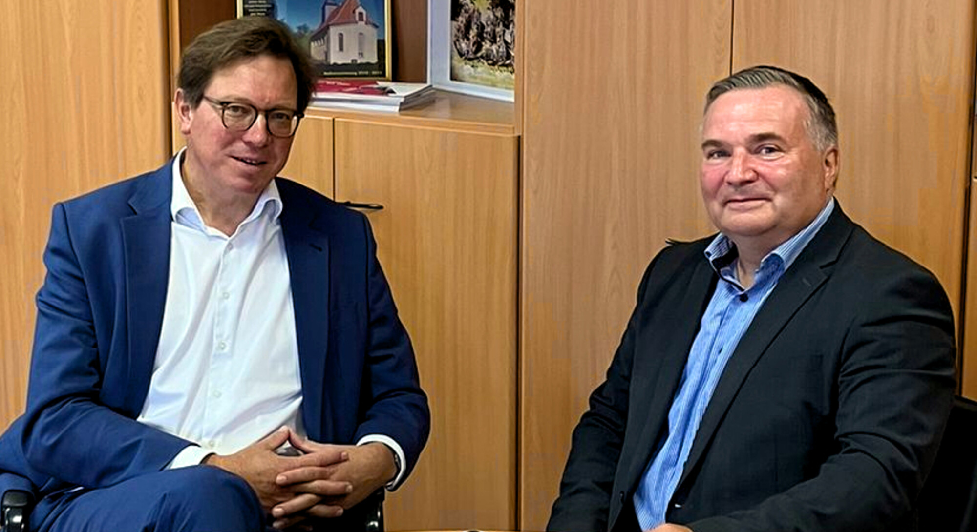 Im Gespräch: BM Schramm (re.) mit Staatsminister Georg-Ludwig von Breitenbuch
