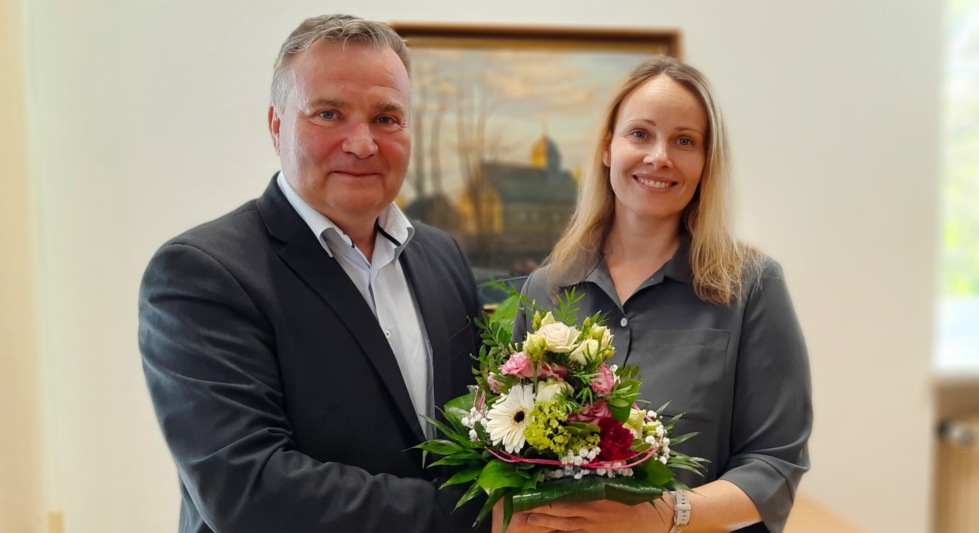 Cindy Pieper wurde herzlich von BM Schramm verabschiedet und dr&uuml;ckte gro&szlig;e Dankbarkeit der Stadt ihr gegen&uuml;ber aus