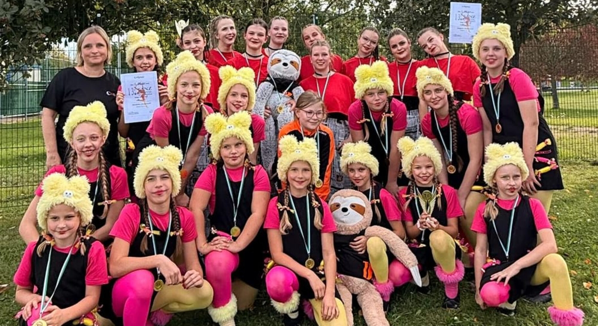 D&J DanceFormation mit allen T&auml;nzerinnen in Mittweida